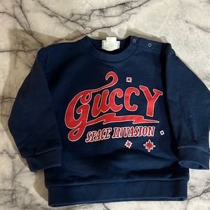 Girl’s Blue Gucci sweatshirt